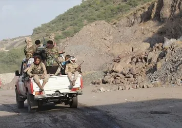 Husiler İsrail’de 2 noktayı İHA’larla hedef aldı: ABD uçak gemisine de saldırı