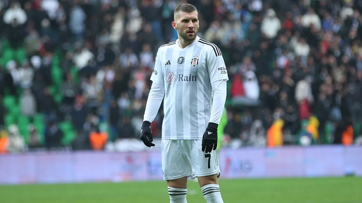 Beşiktaş Ante Rebic ile yollarını ayırdı