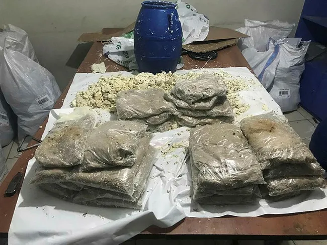 Van’da otlu peynir dolu bidondan 33 kilo eroin çıktı - 2