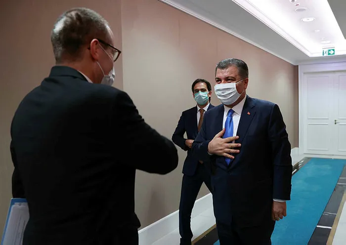 Son dakika: Bakan Koca, DSÖ Avrupa Bölge Direktörü Kluge ile bir araya geldi