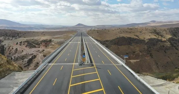 kars-erzurum-arasi-ulasim-25-dakikaya-iniyor-ulastirma-ve-altyapi-bakani-adil-karaismailoglu-duyurdu-dev-proje-1667816075469.jpeg Kars-Erzurum arası ulaşım 25 dakikaya iniyor! Ulaştırma ve Altyapı Bakanı Adil Karaismailoğlu duyurdu: Dev proje hizmete açıldı - 1