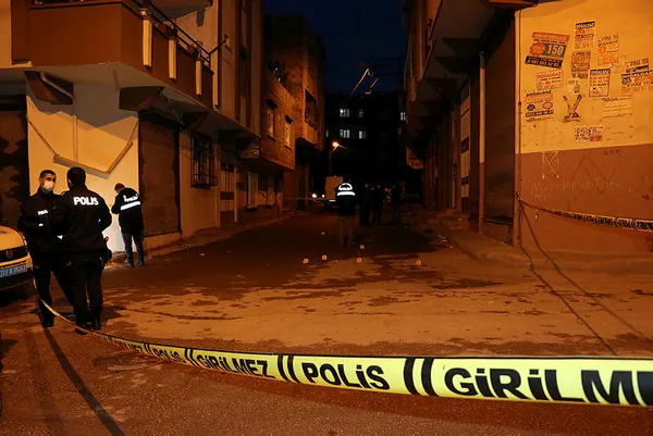 Gaziantep’te vahşet! Sosyal medyadaki tartışma sokağa taştı: 1 ölü, 3 yaralı - 1