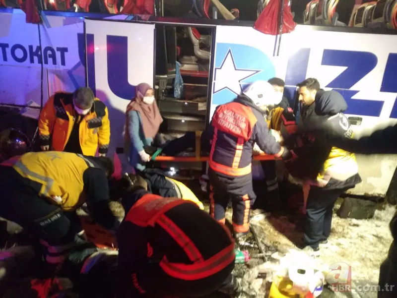 Sivas'ta yolcu otobüsü devrildi! Kırklareli'nde yolcu treni işçi servisine çarptı | Peş peşe kötü haberler 17