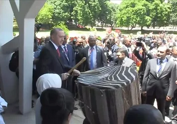 Cumhurbaşkanı Erdoğan, Afrika davulu çaldı