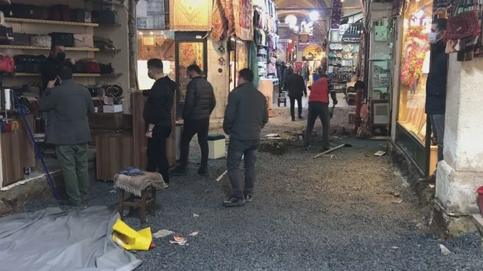 Son dakika: Kapalıçarşı'da İSKİ borusu patladı! Binlerce dolarlık zarar var - 2