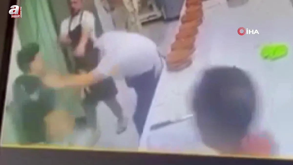 Pastanede işçiler kavga etti! Bıçakla karşılık vermek istedi