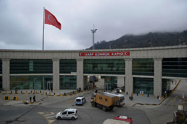 Son dakika: Sarp Sınır Kapısı korona virüs nedeniyle kapatıldı