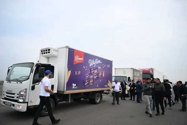 Azerbaycan’ın Karabağ’daki Ermenilere gönderdiği insani yardım yola çıktı