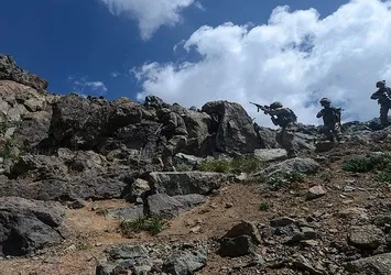 Son dakika: TSK'dan başarılı bir operasyon daha: 2 terörist öldürüldü