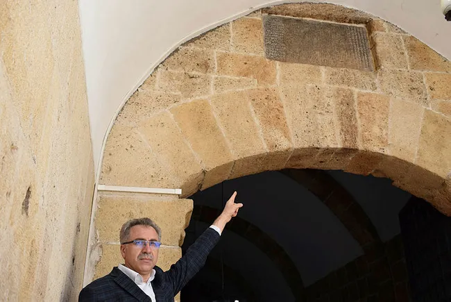 Türk-İslam tarihinde ilk ve tek: 3 dilli kitabe - 2