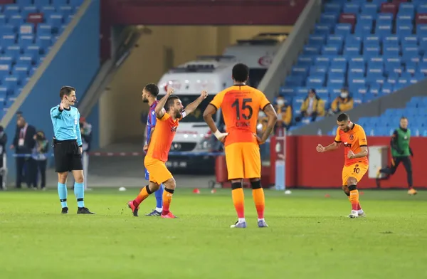 Son dakika: Galatasaray Trabzon’da liderliğe uzandı! Sarı kırmızılılar Trabzonspor’u iki golle geçti