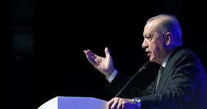 Erdoğan’dan Paris’teki LGBT propagandasına rest!