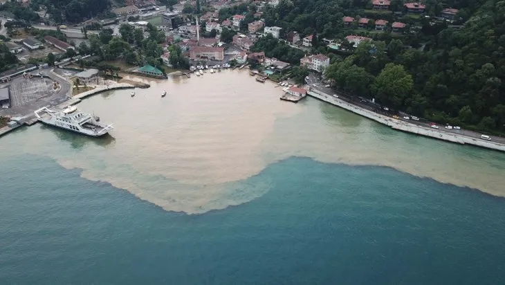 İstanbul Boğazı'na çamurlu su aktı! Havadan böyle görüntülendi