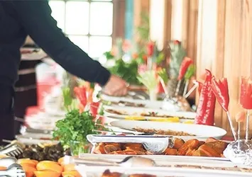 Lüks otelde açık büfe skandalı! Böbreğini kaybetti