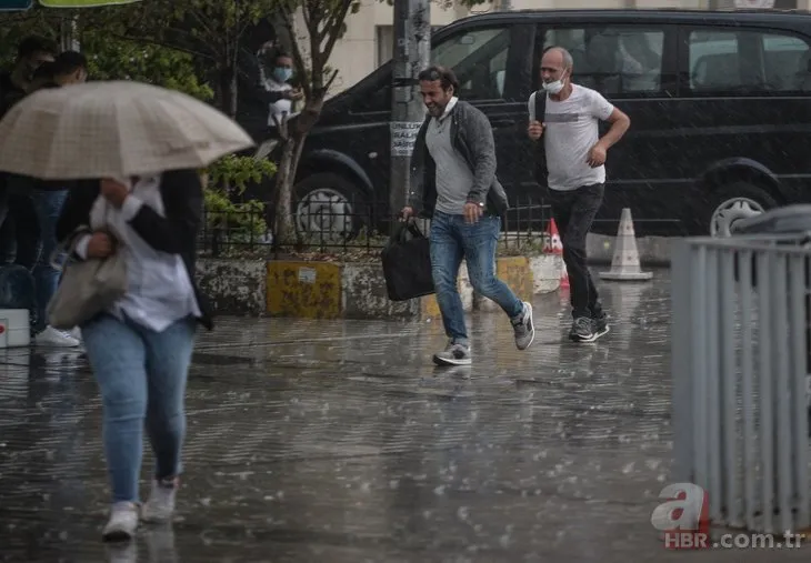 İstanbullular sağanak yağmura yakalandı