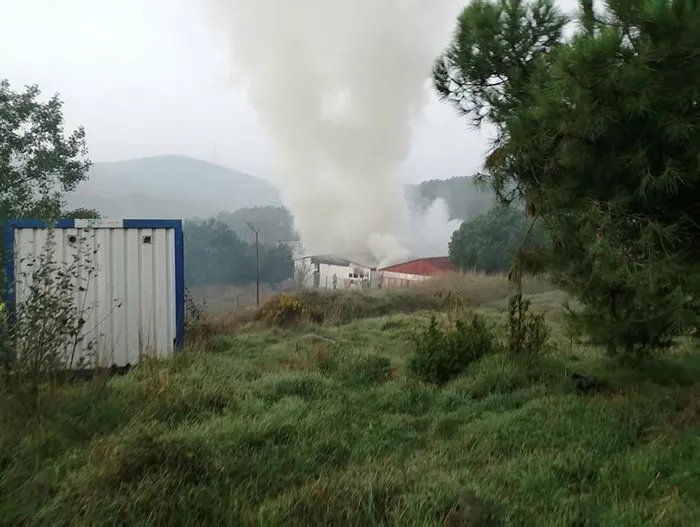 Maltepe'de atık kağıt deposunda yangın - 1