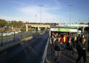Metrobüs çilesi devam ediyor! Altunizade...