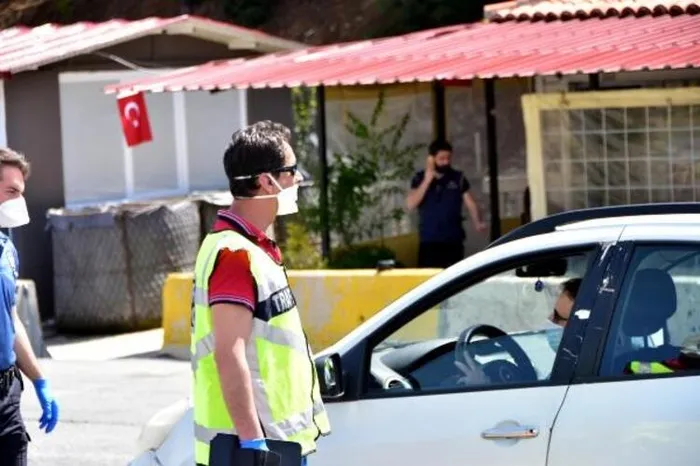 Muğla’da kısıtlama sona erdi, 4 kilometrelik kuyruk oluştu! - 1