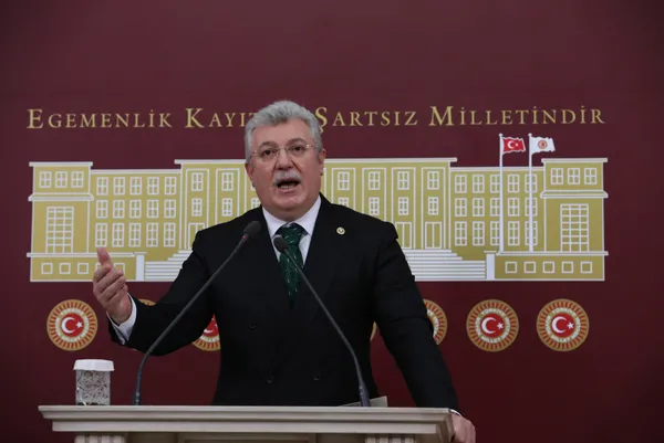 AK Parti’den Türk Tabipleri Birliği Başkanı Şebnem Korur Fincancı’nın kimyasal silah iftirasına sert tepki: Şerefsizlik