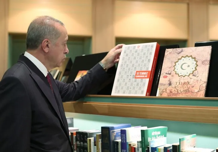 Erdoğan, Cumhurbaşkanlığı Kütüphanesi’nde incelemede bulundu
