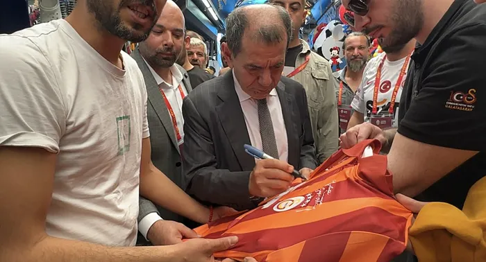 dursun-ozbek-resmen-duyurdu-galatasaray-baskanligina-yeniden-aday-oldu-1714207056920.jpg Dursun Özbek resmen duyurdu! Galatasaray başkanlığına yeniden aday oldu - 1