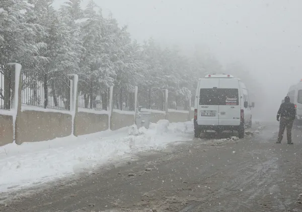 Meteoroloji peş peşe uyarmıştı! Aybar kar fırtınası İstanbul'u beyaza bürüdü! | İstanbul'da kar yağışı ne kadar sürecek? İşte son dakika kar haberleri - 23