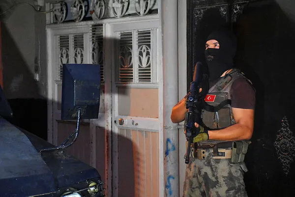 Adana'da polise yönelik saldırı önlendi: 7 gözaltı - 3