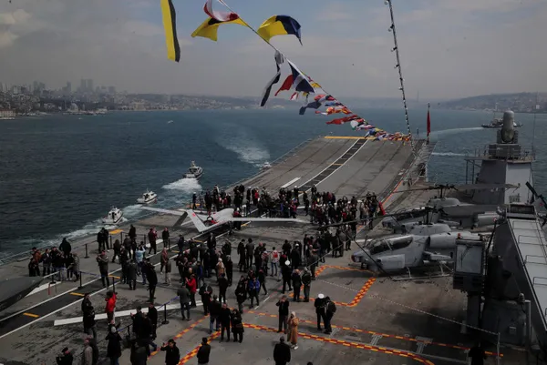 TCG Anadolu gemisinde bayram yoğunluğu