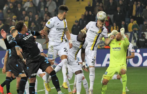 trabzonspor-ile-ankaragucu-puanlari-paylasti-1668191839831.jpg Trabzonspor ile Ankaragücü puanları paylaştı - 5