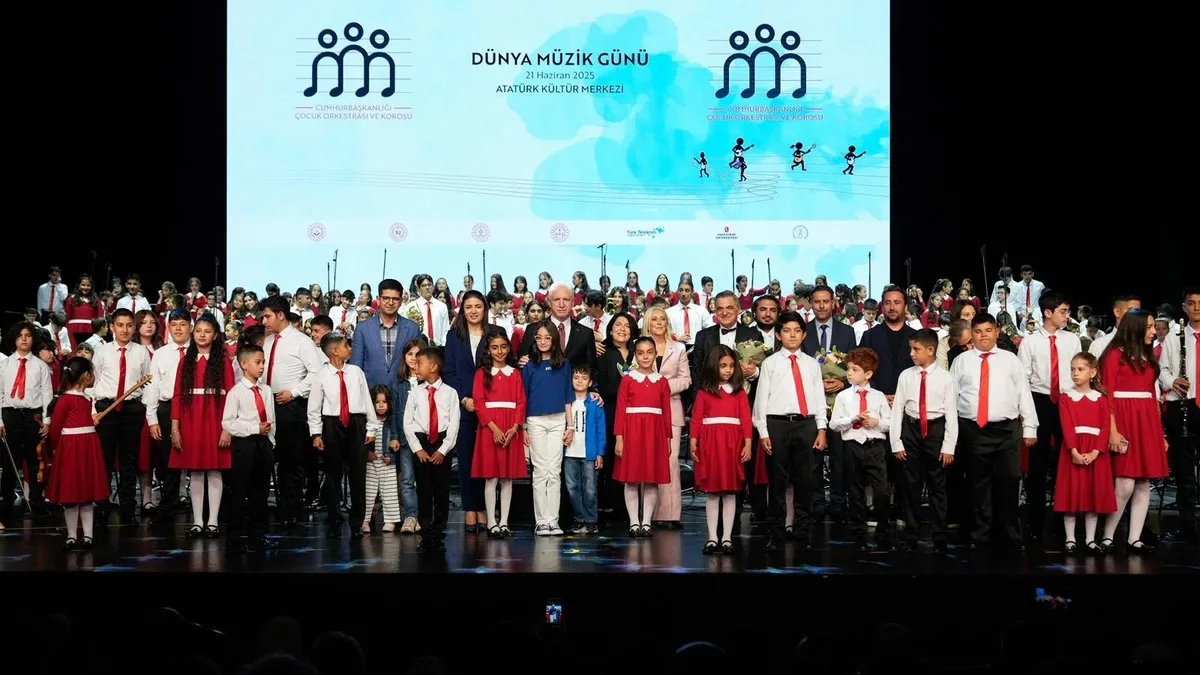 Cumhurbaşkanlığı Çocuk Orkestrası ve Korosu'ndan İstanbul'da ilk konser! "Gazze ağıtı" ayakta alkışlandı