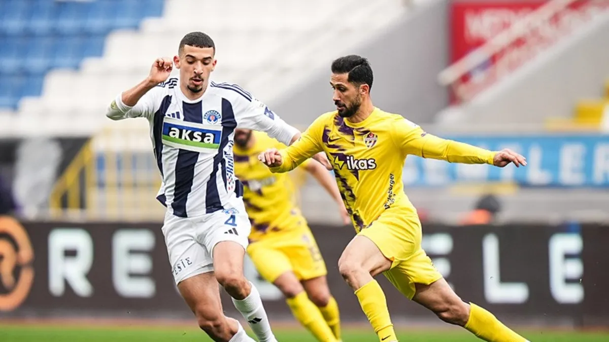 Emre Akbaba'nın fibula kemiği kırıldı: Eyüpspor'dan açıklama geldi