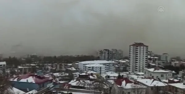 kahramanmaras-depreminden-2-dakikalik-yeni-goruntu-her-yer-toz-duman-1676747522394.jpg Kahramanmaraş depreminden 2 dakikalık yeni görüntü: Her yer toz duman - 2