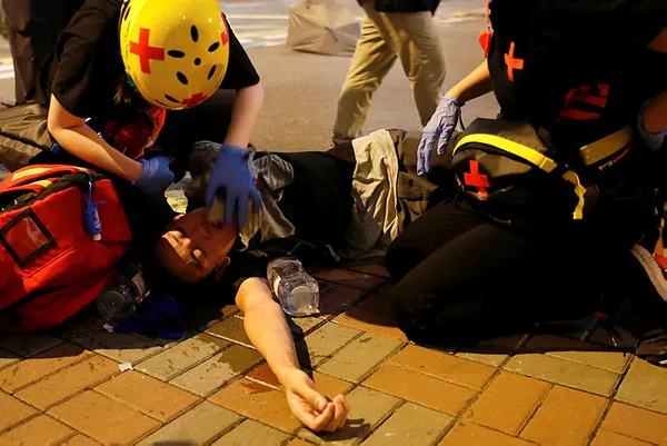 Hong Kong'da sokaklar karıştı! - 1
