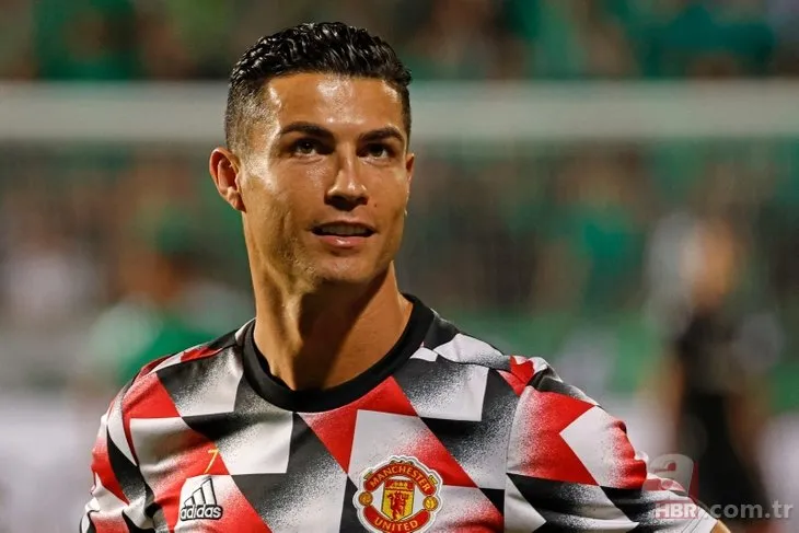 Manchester United Ronaldo’yu sildi! Fotoğraflarını söktüler