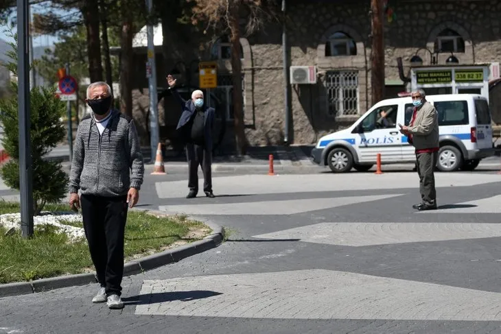 65 yaş üstü vatandaşlar 50 gün sonra sokakta! İşte o görüntüler