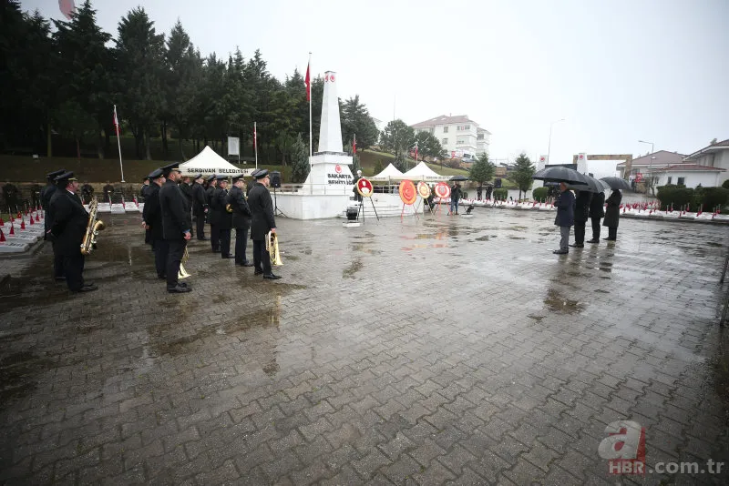 Çanakkale Zaferi'nin 108. yıl dönümü! "Çanakkale geçilmez" yazılı altın madalya Türk bayrağına takıldı 24