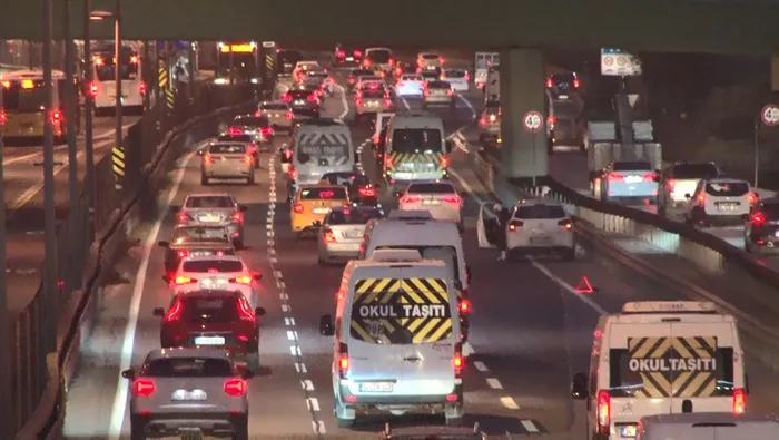 Son dakika: 15 Temmuz Şehitler Köprüsü'nde trafik yoğunluğu! Kısıtlamanın ardından hareketlilik başladı - 4