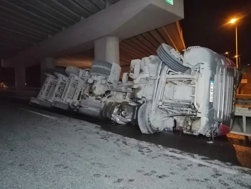 Feci Kaza Ekipler Yarali Sofor Icin Seferber Oldu