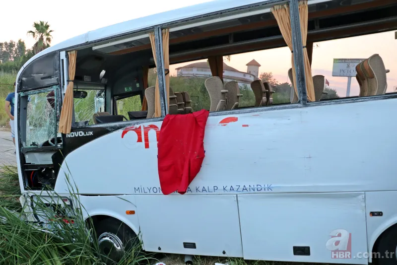 Antalya'da Rus turistleri taşıyan midibüse TIR çarptı: Çok sayıda yaralı 10
