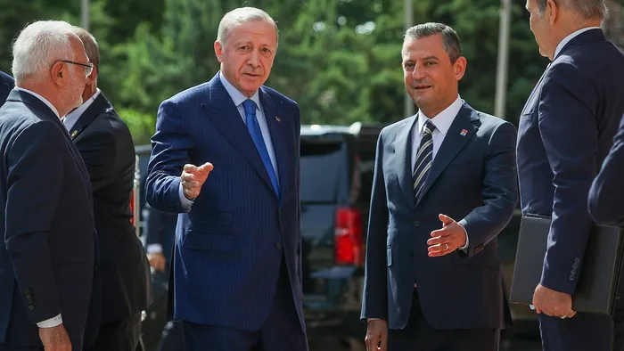 ak-parti-sozcusu-omer-celikten-ozgur-ozele-tepki-cumhur-ittifakina-yonelik-sozleri-saygisiz-bir-siyasi-saldirg-1718288381053.jpg AK Parti Sözcüsü Ömer Çelik'ten Özgür Özel'e tepki: Cumhur İttifakı'na yönelik sözleri saygısız bir siyasi saldırganlıktır - 1