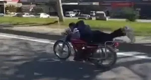 Plakasız sürücünün tehlikeli gösterisi tepki çekti!