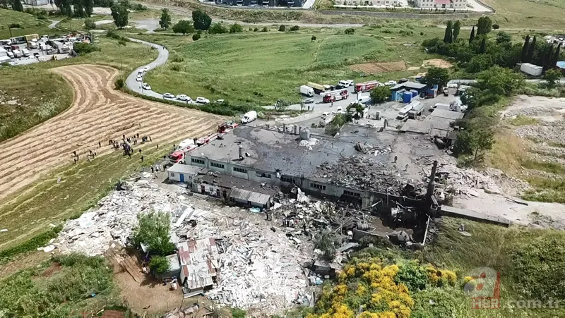 İstanbul Başakşehir'de fabrikada patlama! Ortalık savaş alanına döndü: Ölü ve yaralılar var 7