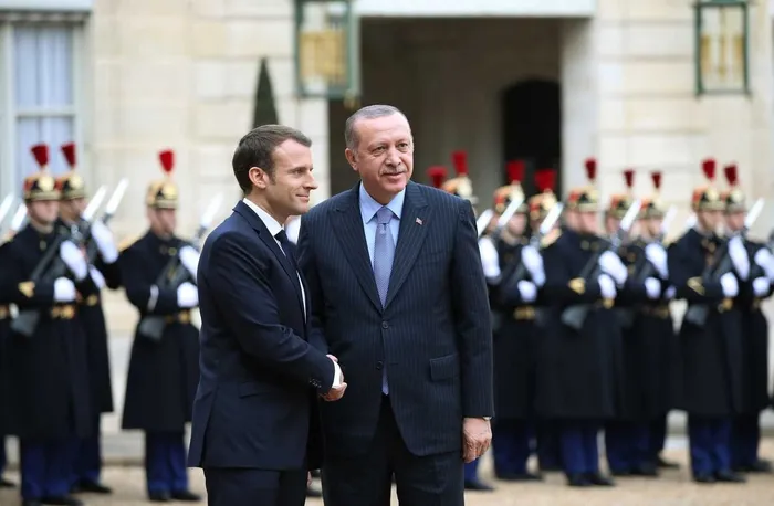 baskan-erdogandan-bayram-diplomasisi-pes-pese-onemli-temaslar-1743408443612.jpeg Fransa Cumhurbaşkanı Emmanuel Macron ve Başkan Erdoğan (A Haber arşiv)