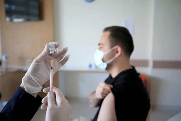 koronavirus-asilamasinda-yeni-donem-bakan-koca-duyurmustu-1624434489964.jpg Koronavirüs aşılamasında yeni dönem! Bakan Koca duyurmuştu - 1