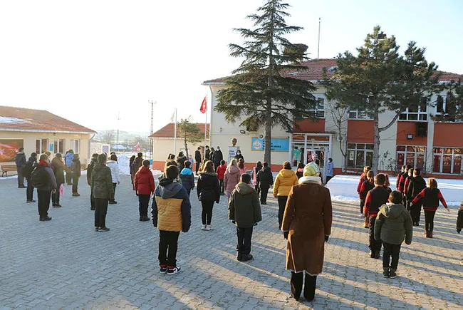 Bilim Kurulu üyesi Tevfik Özlü: Okullar 'hibrit eğitim'le başlayabilir - 6