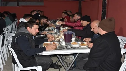 bir-adimda-il-degistirip-1-dakika-arayla-oruc-aciyorlardi-iki-mahalleden-ortak-iftar-karari-1710178074764.jpg