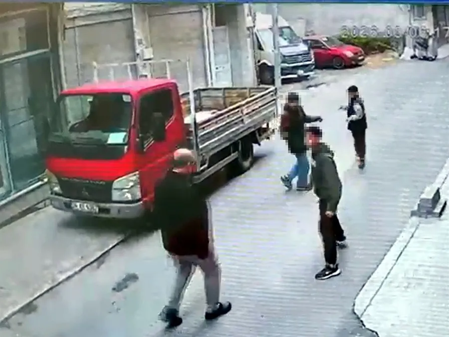 corluda-dehset-61-yasindaki-adami-tas-ve-yumruklarla-dovduler-1772982921200.jpeg Çorlu’da dehşet: 61 yaşındaki adamı taş ve yumruklarla dövdüler - 1