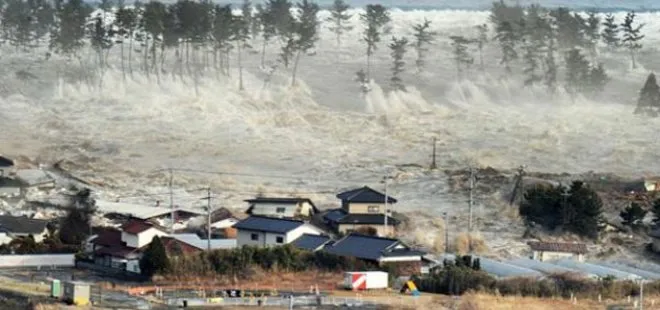 7.5 şiddetinde deprem! Tsunami uyarısı yapıldı
