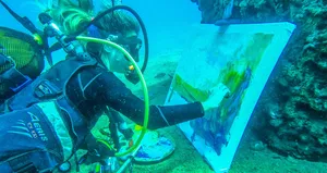 Felaketleri su altında tuvale aktardı