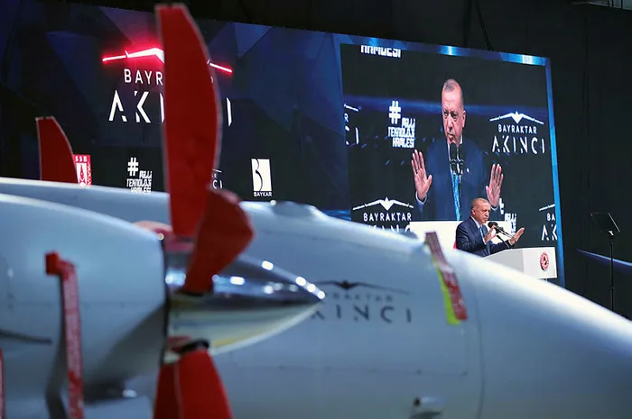 Bayraktar Akıncı TİHA Yunan basınına damga vurdu: Fatih’in ateş topları gibi